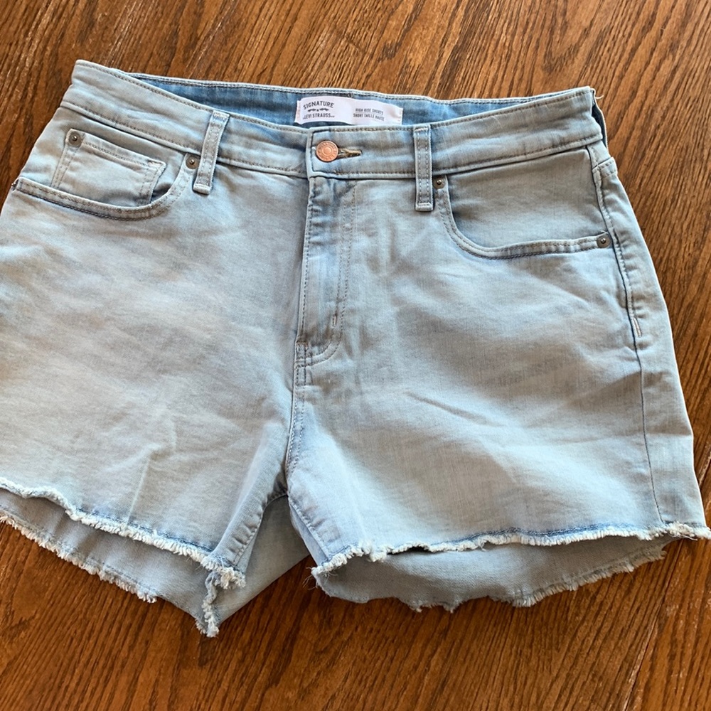 Levi hi rise short for women